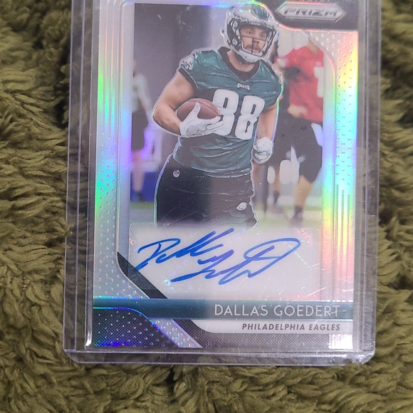 Panini Other - Panini Prizm Dallas Goedert Football Card - Green, White